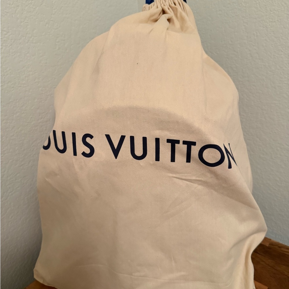 Louis Vuitton Comic Backpack - Picture 8 of 9